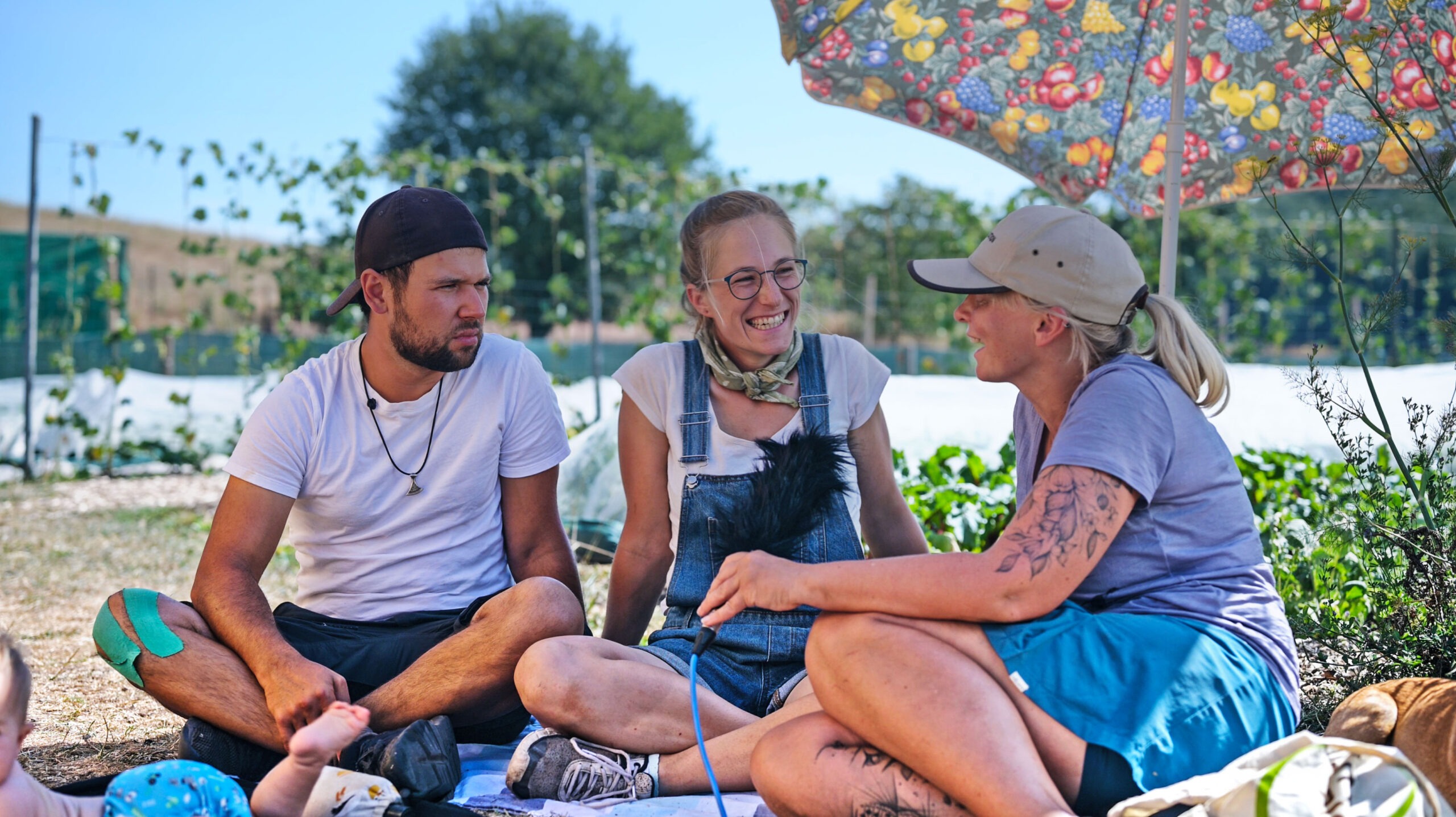 Arved, Lara und Aukse im Gespräch